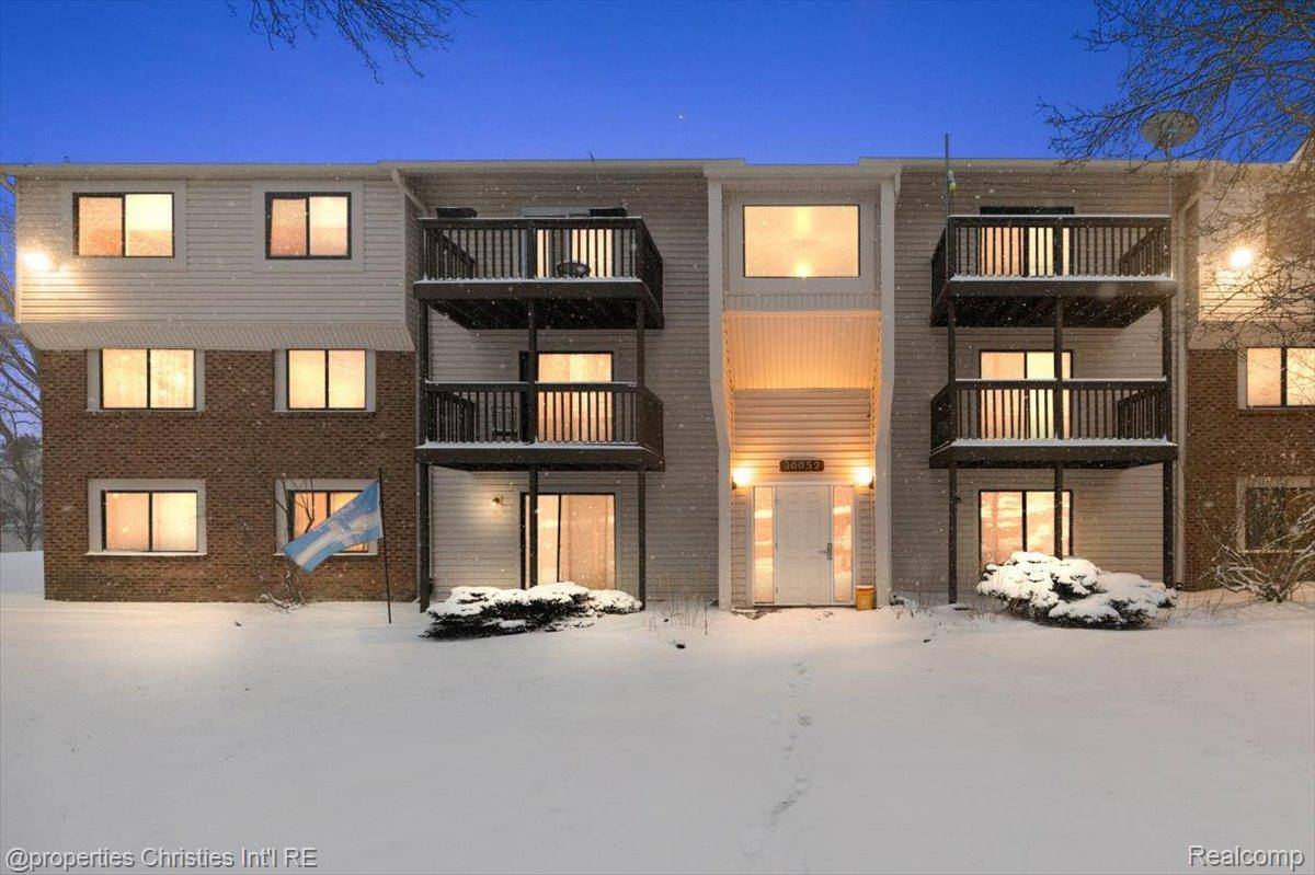 Farmington Hills, MI 48334,30052 W 12 Mile RD #62