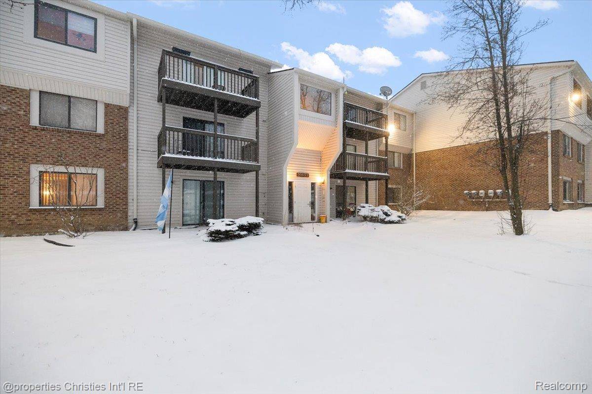 Farmington Hills, MI 48334,30052 W 12 Mile RD #62