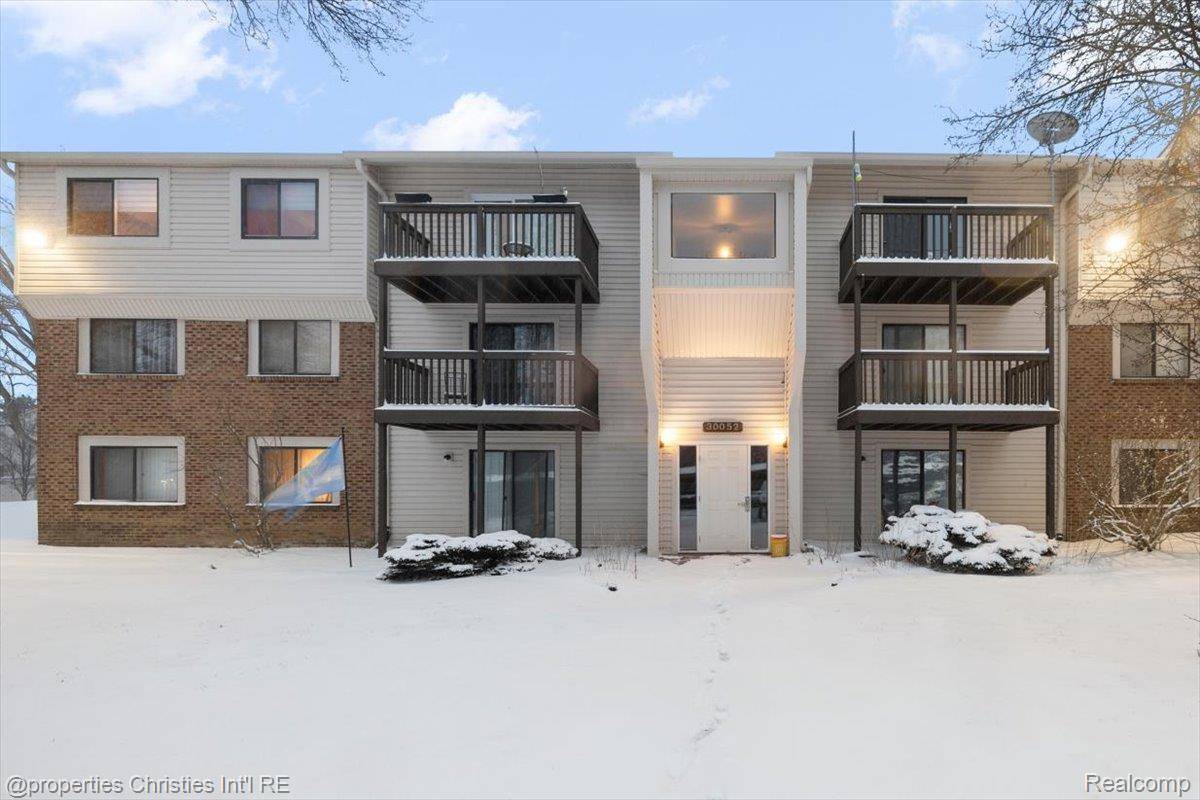 Farmington Hills, MI 48334,30052 W 12 Mile RD #62