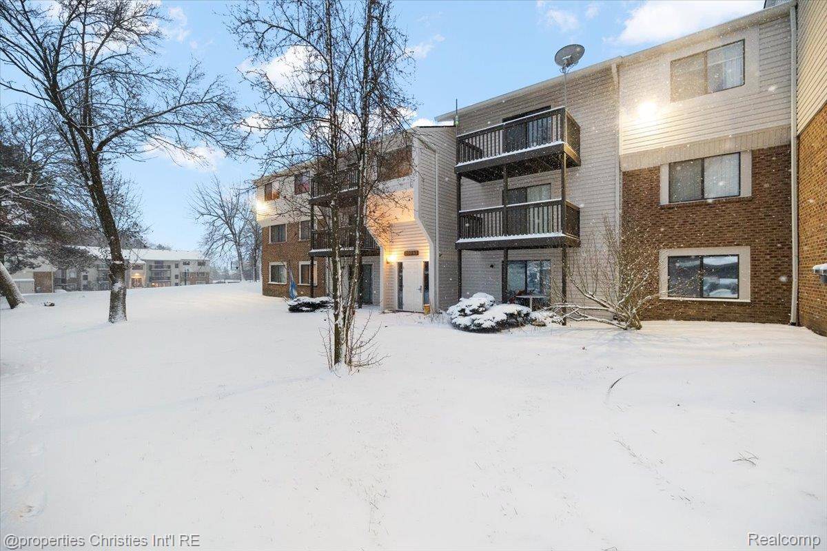 Farmington Hills, MI 48334,30052 W 12 Mile RD #62