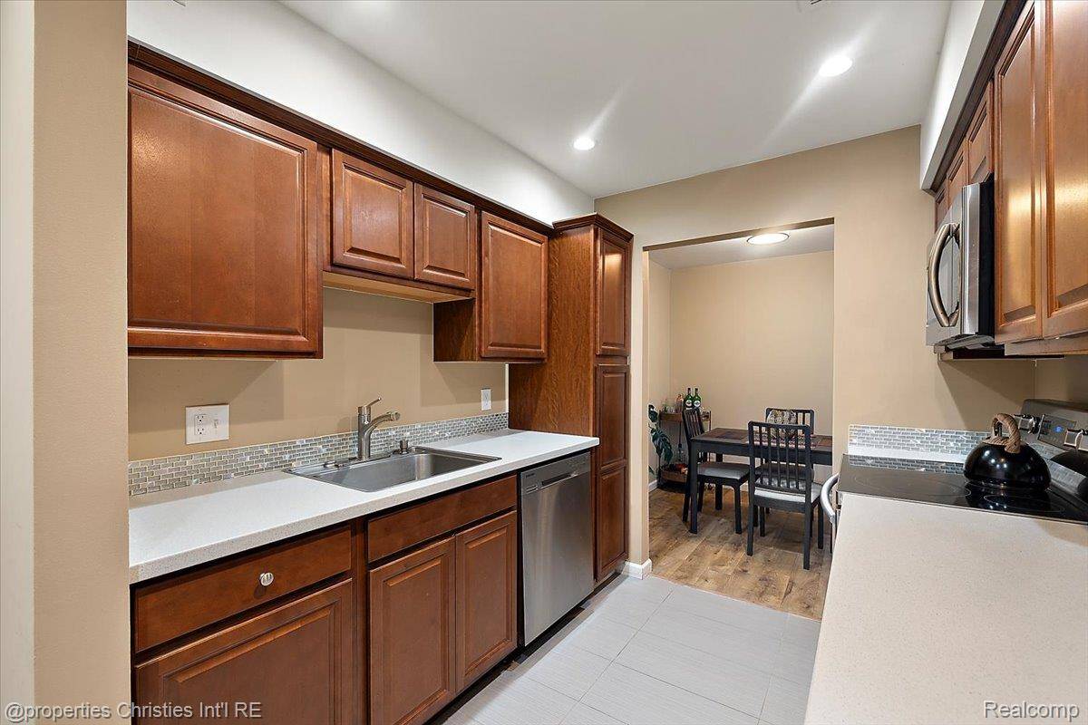 Farmington Hills, MI 48334,30052 W 12 Mile RD #62