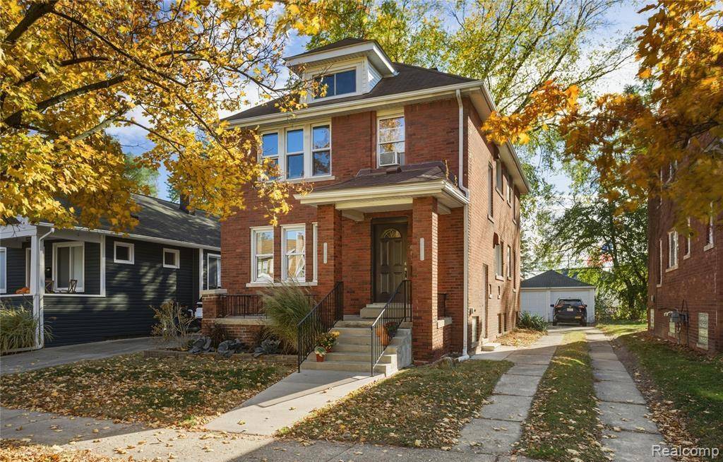 Fenton, MI 48220,240 E Marshall ST