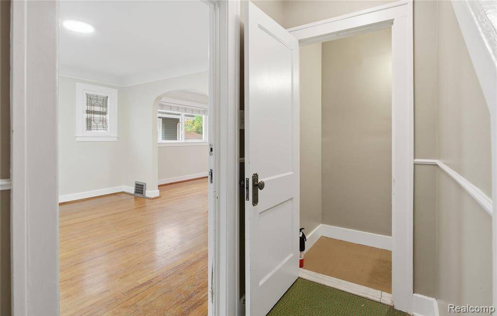 Fenton, MI 48220,240 E Marshall ST