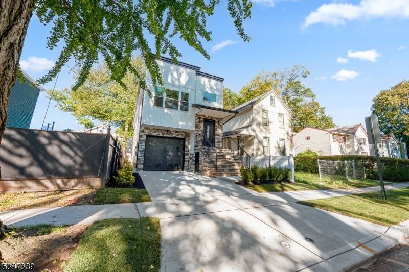 East Orange City, NJ 07018,63 Oak St