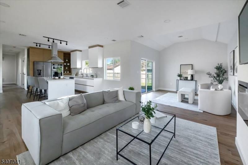 Emerson Boro, NJ 07630,27 Sullivan Dr