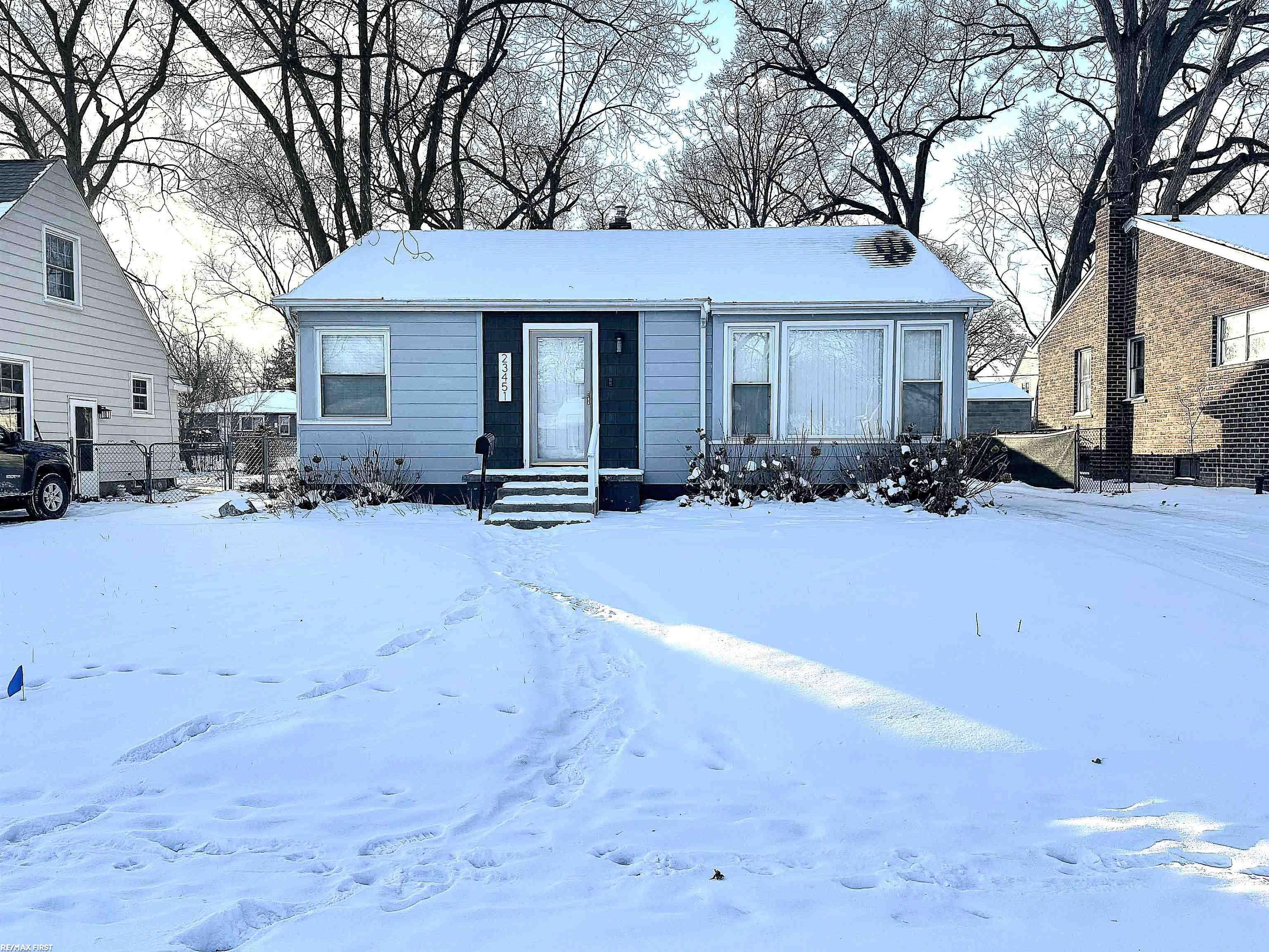 Oak Park, MI 48237,23451 Seneca ST