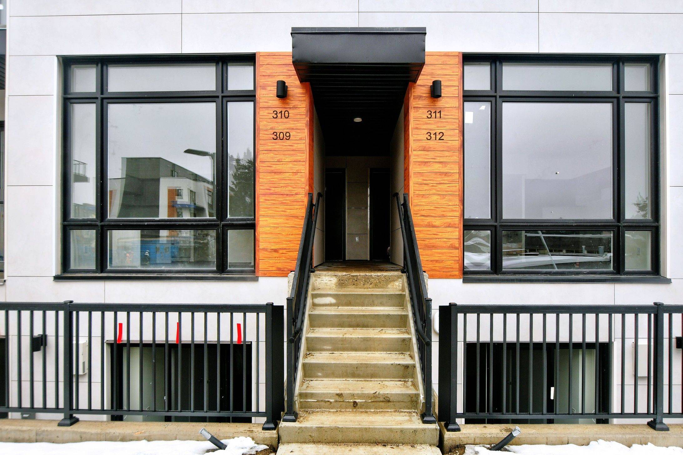 Richmond Hill, ON L4S 1M4,6 Steckley House LN #Th 309