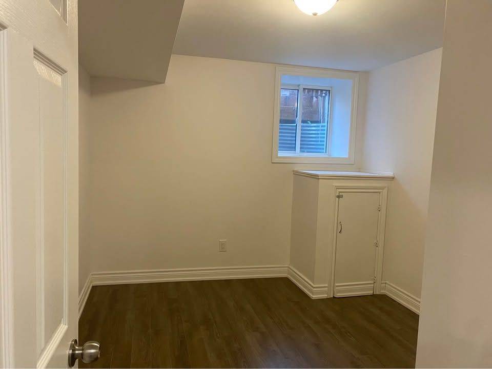 Milton, ON L9T 8Z6,635 Hepburn RD #Bsmt