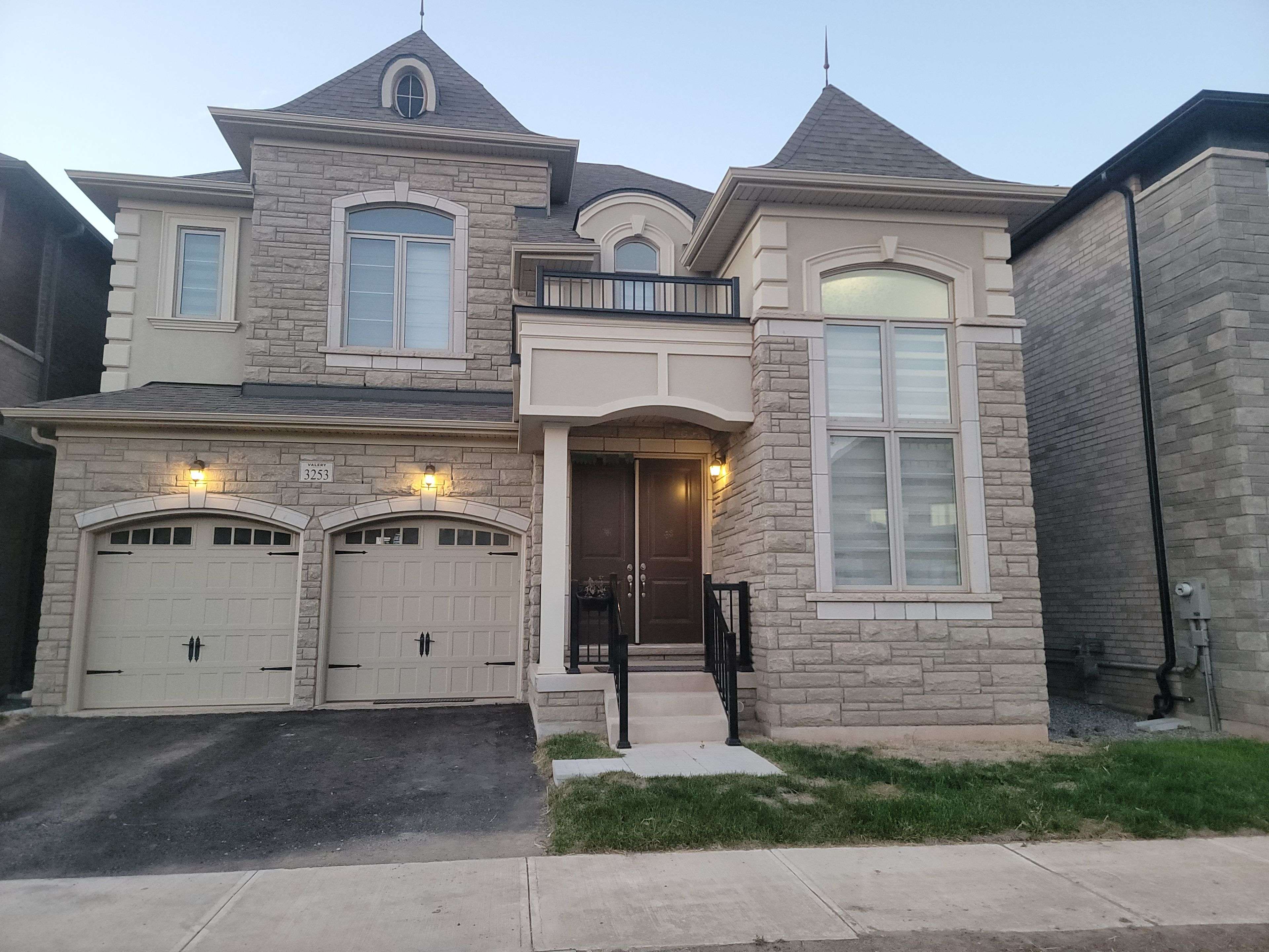 Oakville, ON L6H 7G1,3253 Dove DR