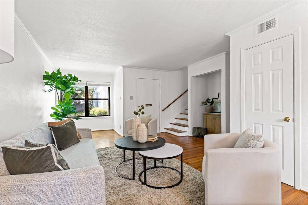 Dallas, TX 75235,4944 N Hall Street