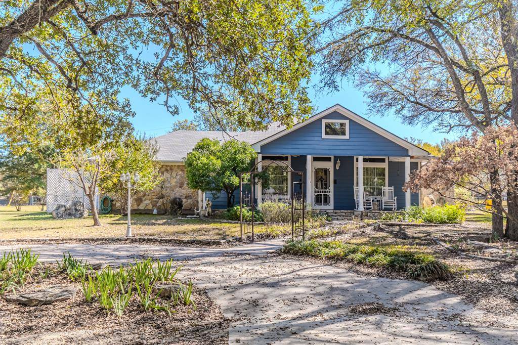 Hico, TX 76457,915 Live Oak Circle
