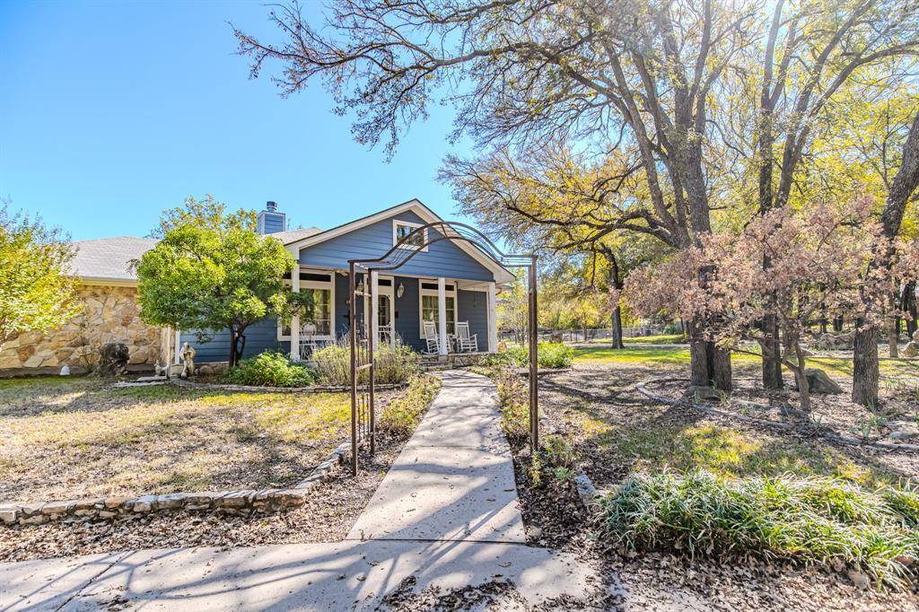 Hico, TX 76457,915 Live Oak Circle