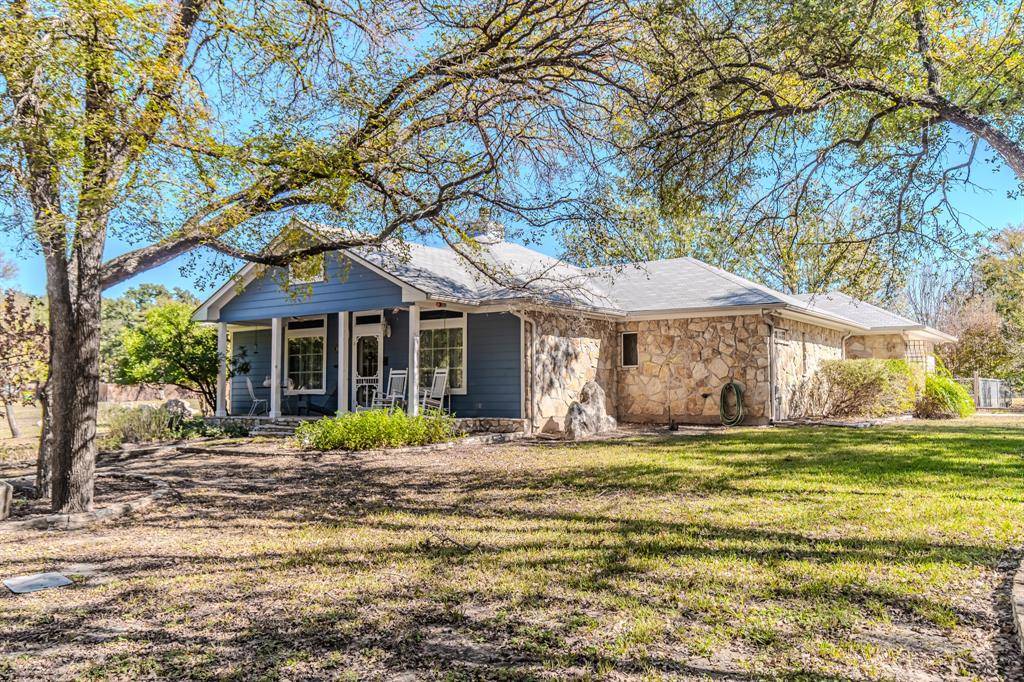 Hico, TX 76457,915 Live Oak Circle
