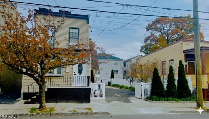 Belleville Twp., NJ 07109,20 Lake St