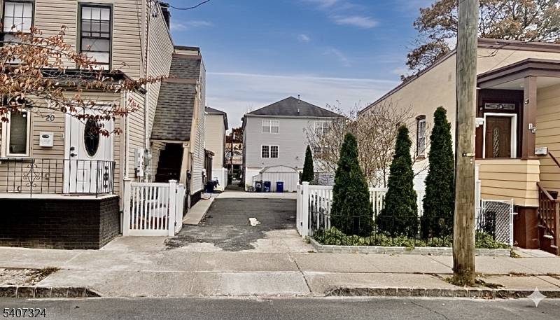 Belleville Twp., NJ 07109,20 Lake St