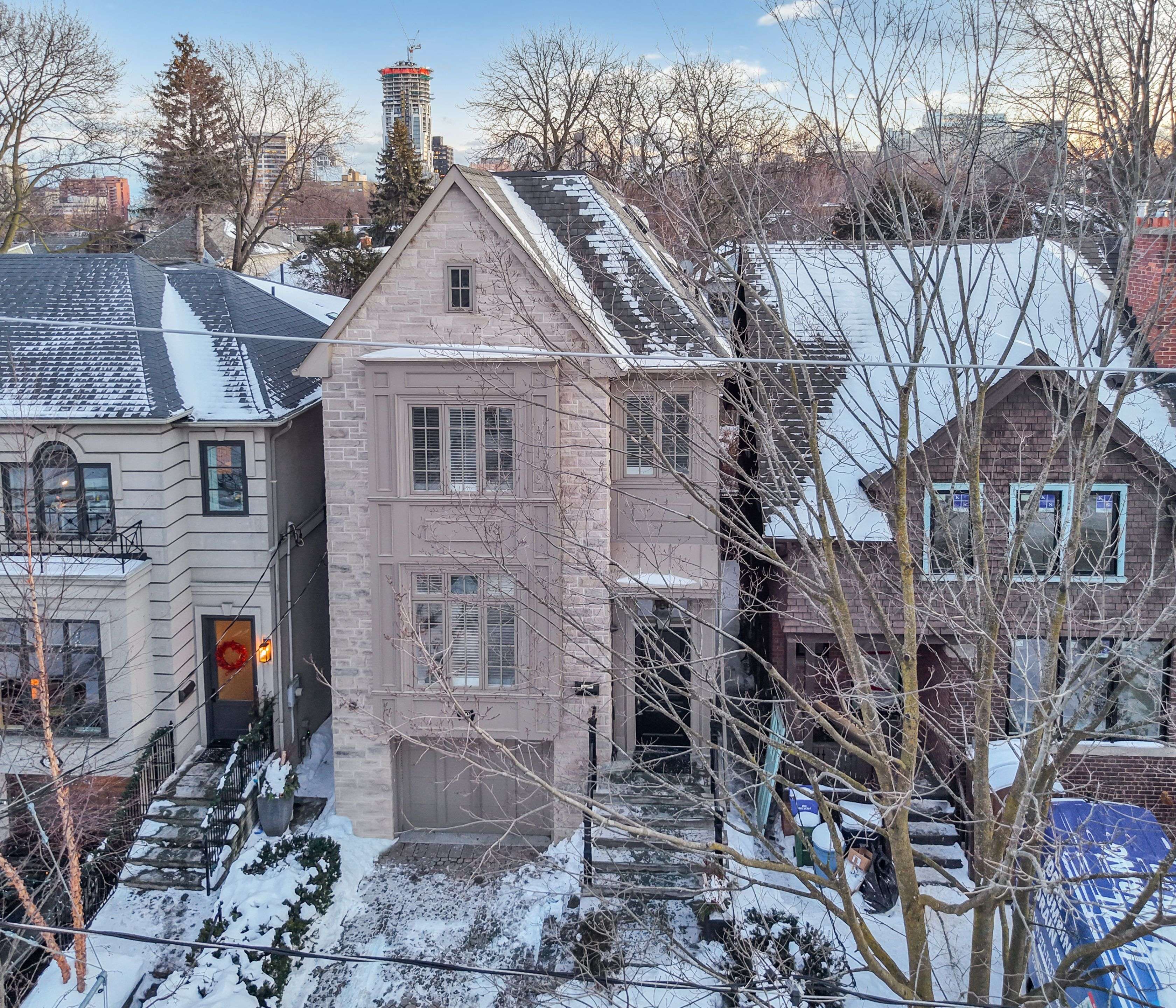 Toronto C02, ON M4V 1Y9,39 Gormley AVE