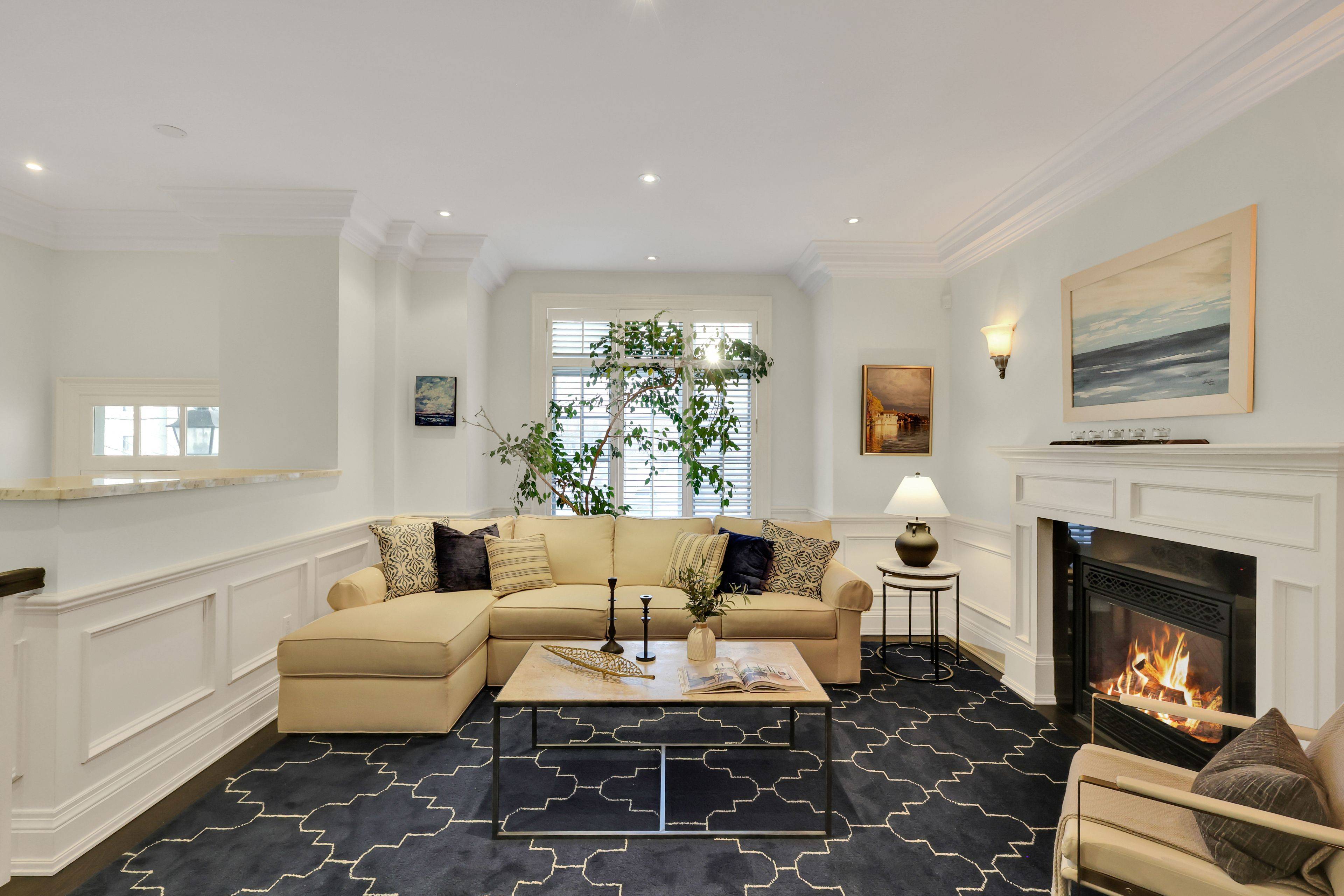 Toronto C02, ON M4V 1Y9,39 Gormley AVE