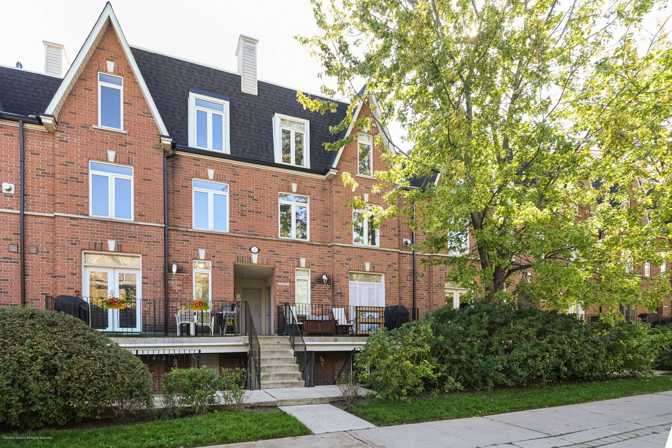 Toronto C01, ON M6J 3W9,3 Shank ST #307