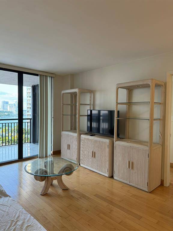 Miami, FL 33131,540 Brickell Key Dr #1214