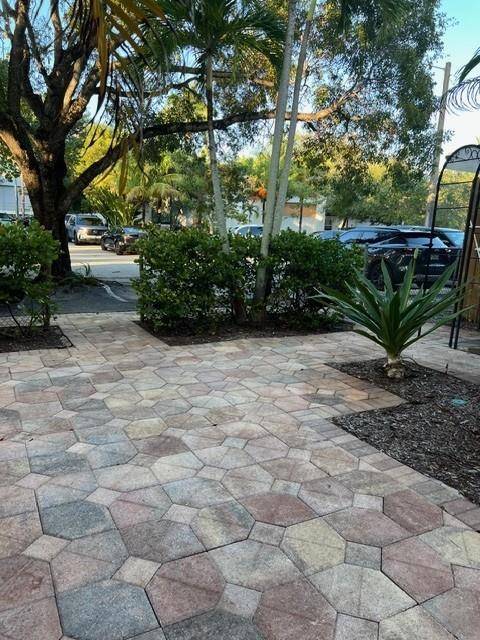 Fort Lauderdale, FL 33301,608 SE 6th St #25