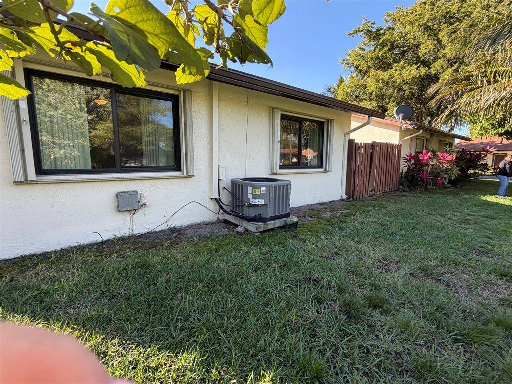 Margate, FL 33068,6711 S Parkway Dr #2-10