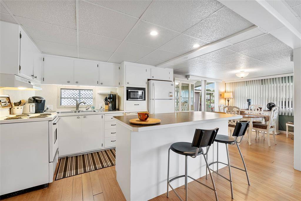 Davie, FL 33324,8557 SW 15th Ct