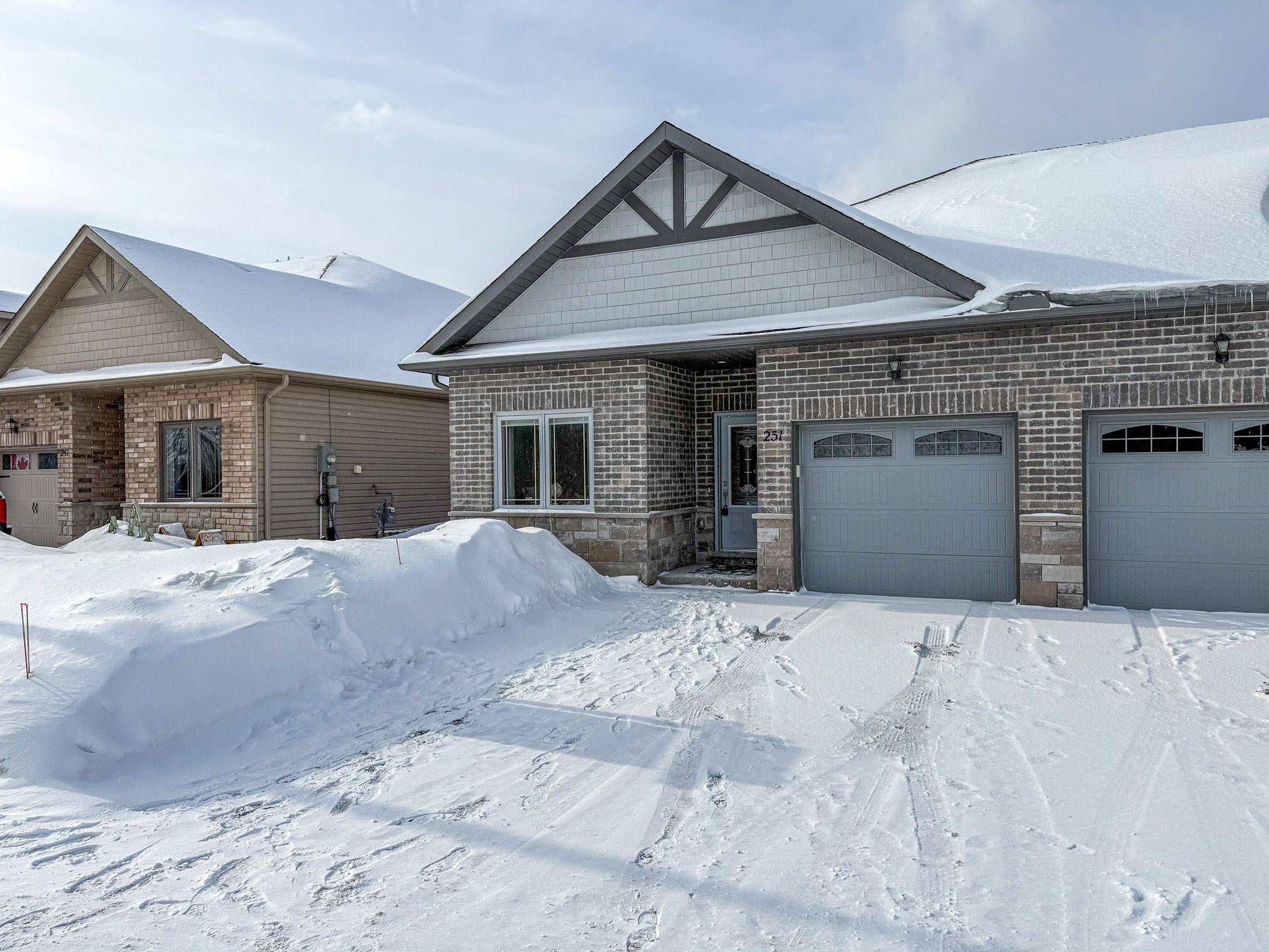 Orillia, ON L3V 0G3,251 Lucy LN