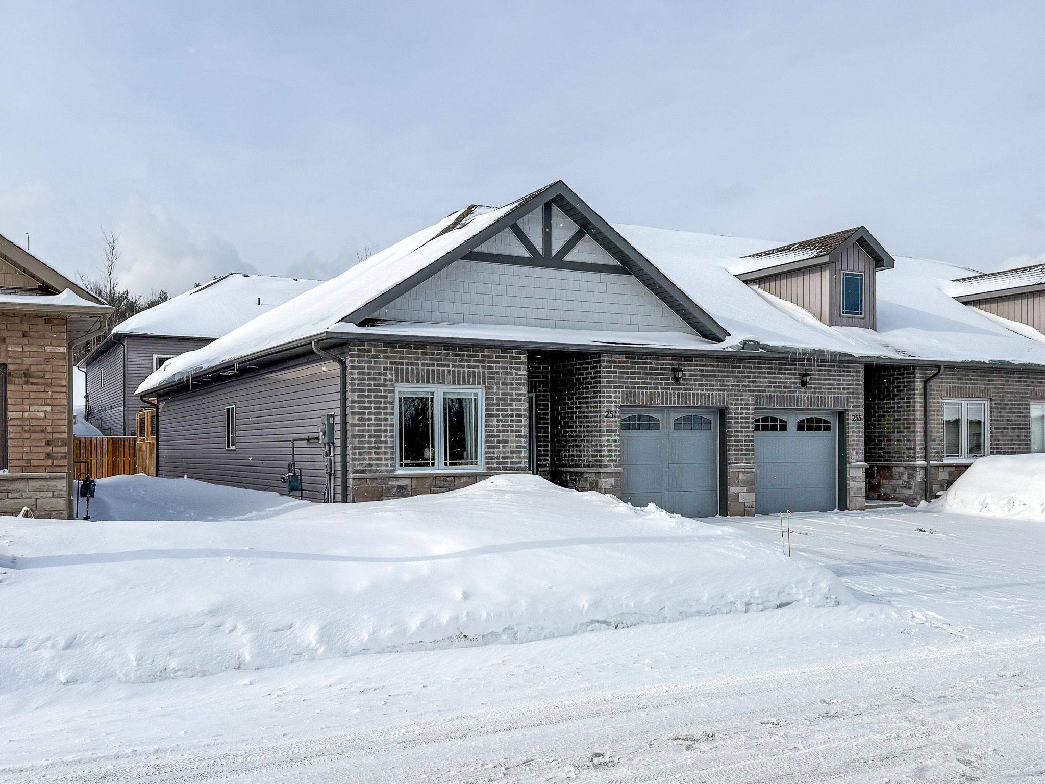 Orillia, ON L3V 0G3,251 Lucy LN