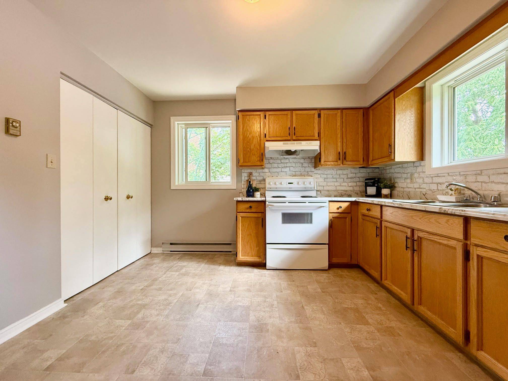 Orillia, ON L3V 3T1,19 South ST