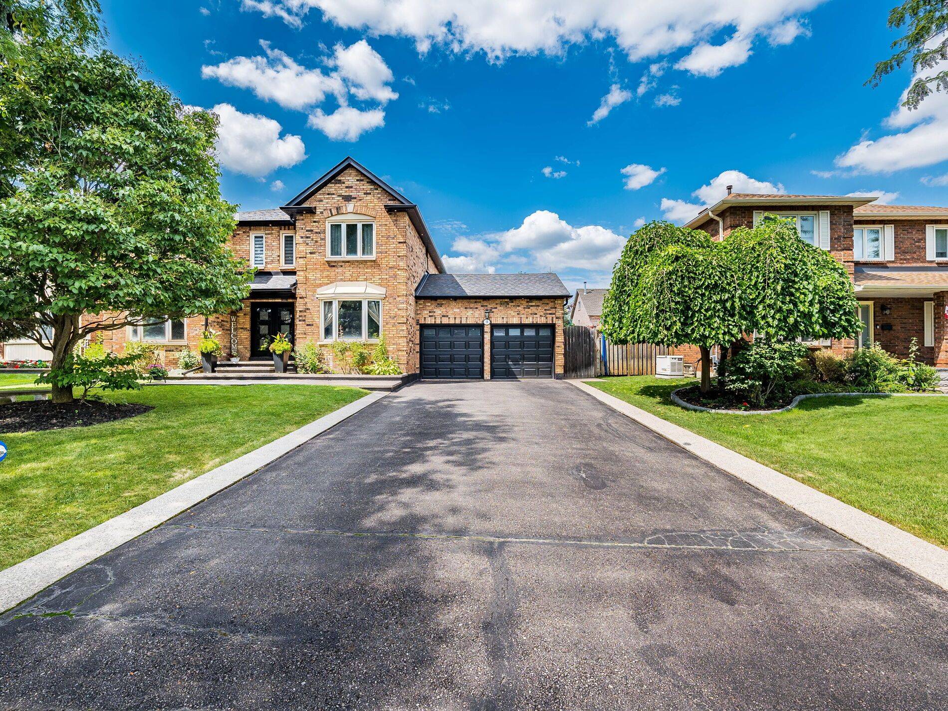 Brampton, ON L6Z 4C5,16 Stowe CT