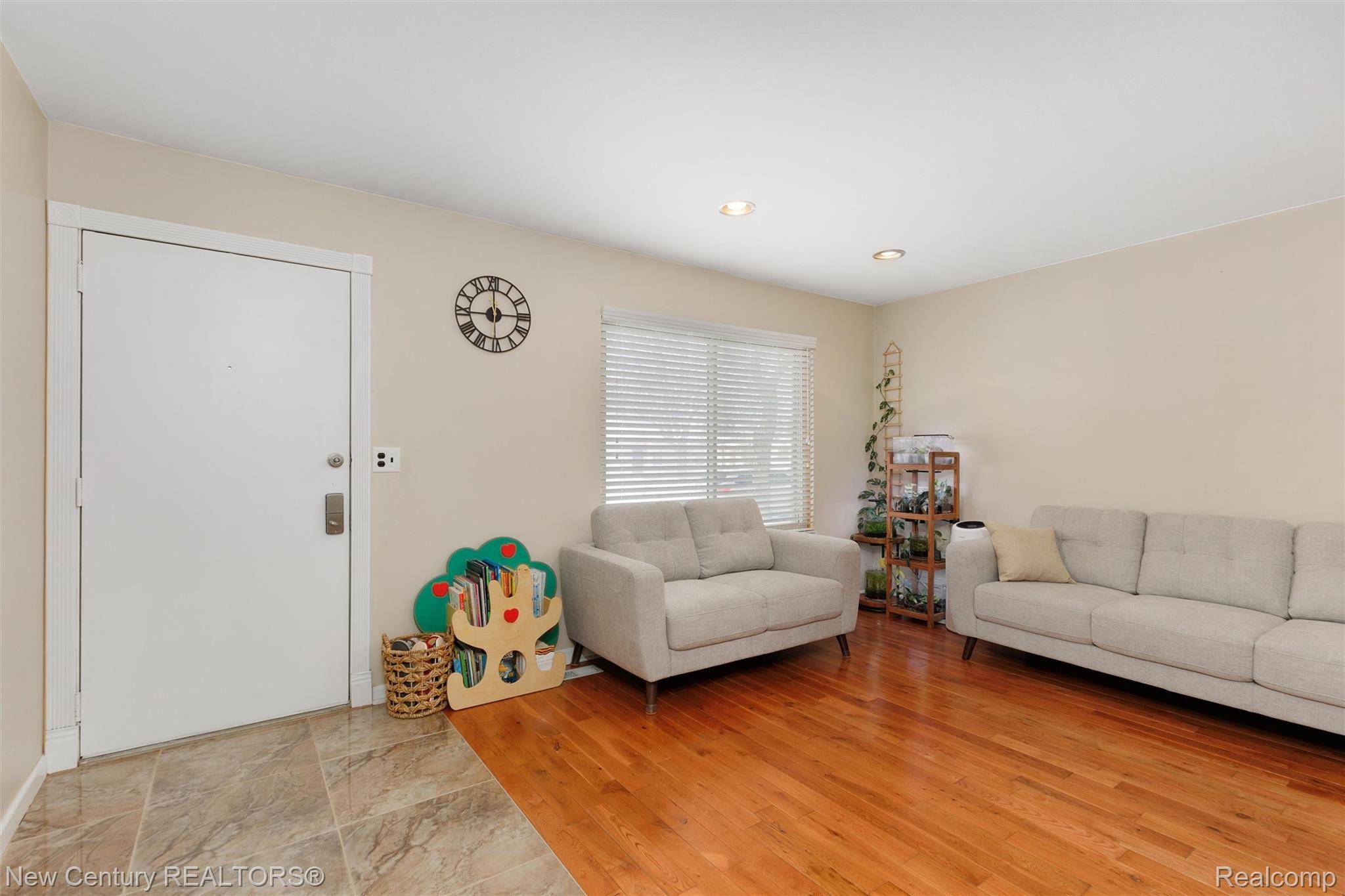 Troy, MI 48083,2850 Roundtree DR