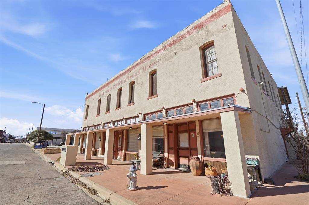 Cleburne, TX 76031,421 E Henderson Street