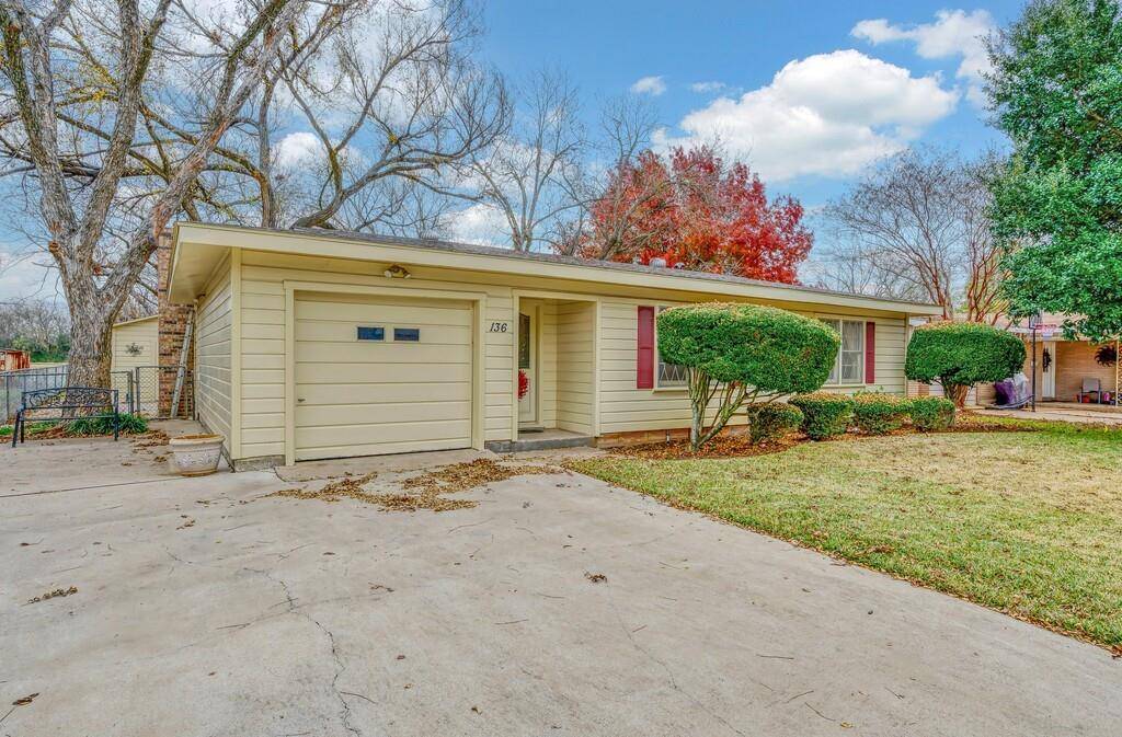 Mcgregor, TX 76657,136 Bowie Street