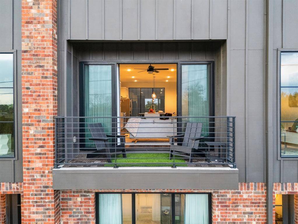 Dallas, TX 75208,737 N Zang Boulevard #102