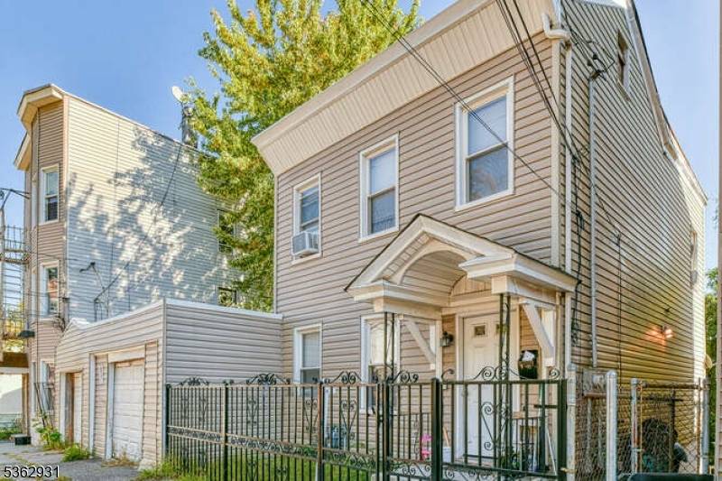 Paterson City, NJ 07522,90 N 3Rd St