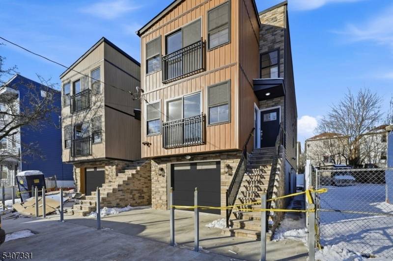 Newark City, NJ 07103,749 S 11Th St