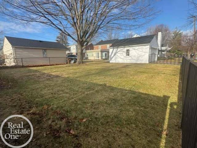 Grosse Pointe Woods, MI 48236,1843 Manchester BLVD