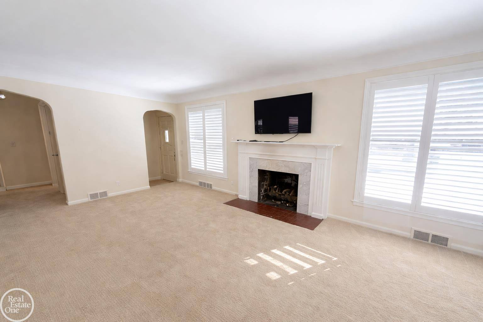 Grosse Pointe Woods, MI 48236,1843 Manchester BLVD