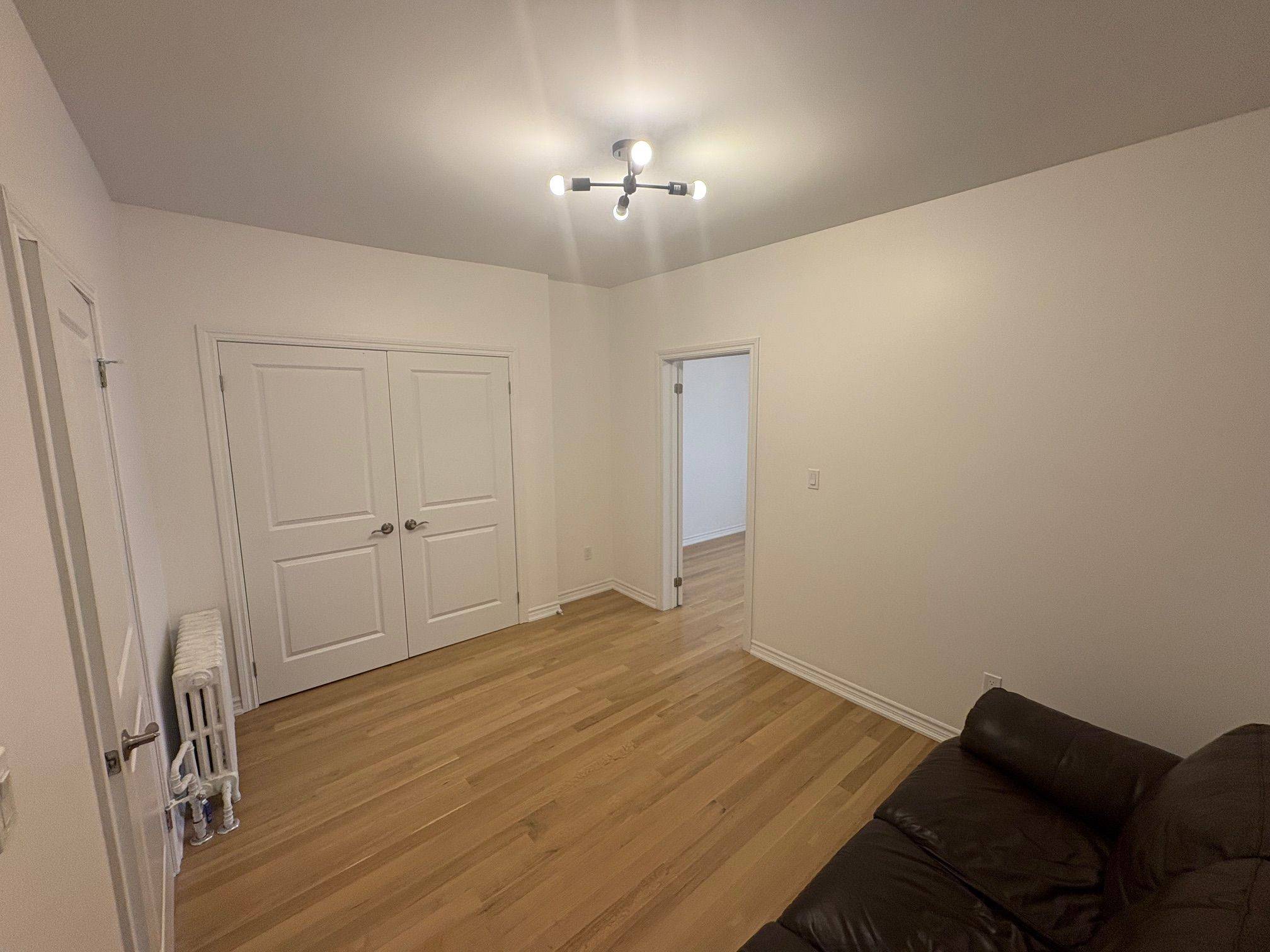 Toronto C01, ON M6J 1E9,756 Queen ST W #C