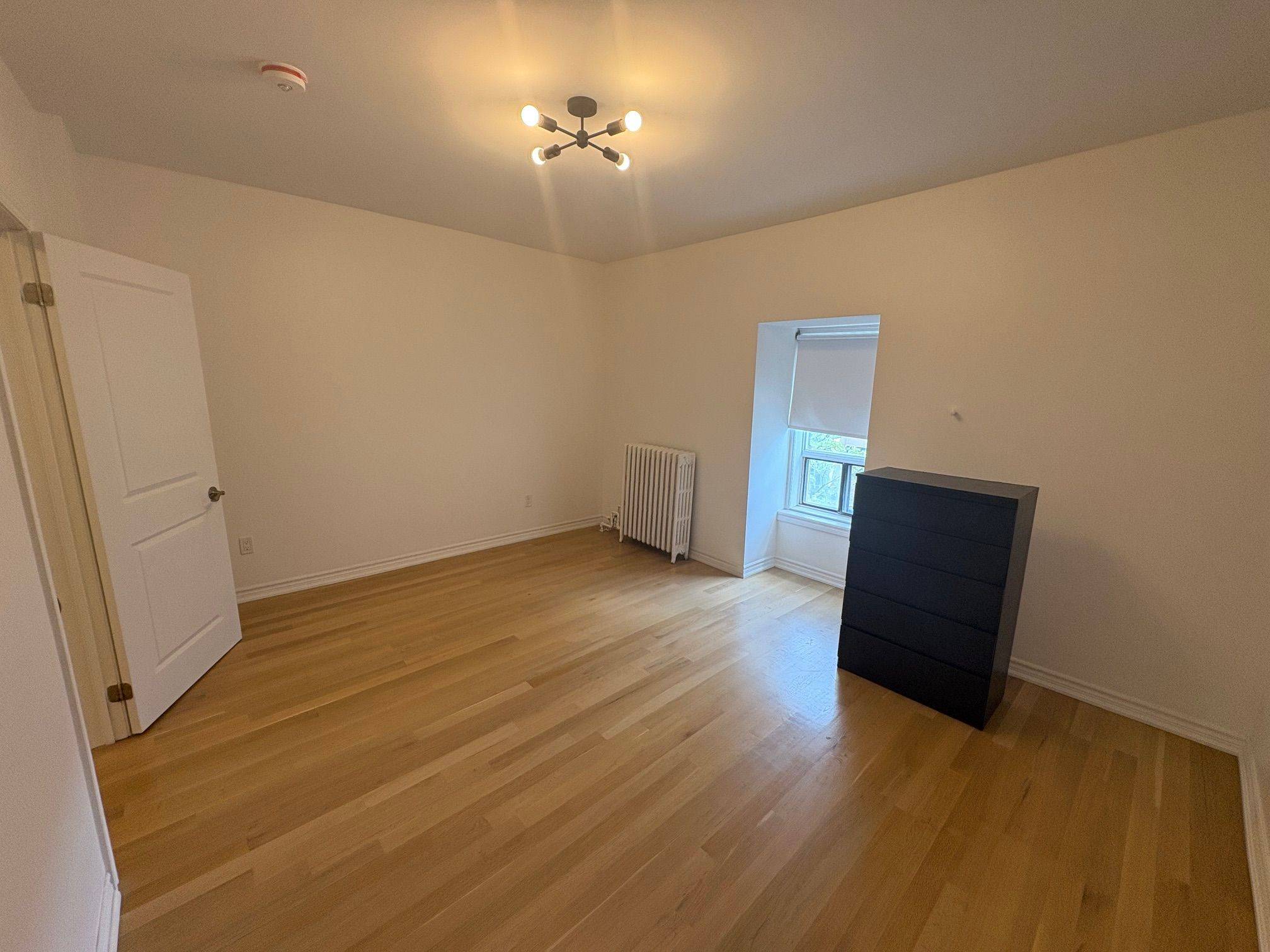 Toronto C01, ON M6J 1E9,756 Queen ST W #C