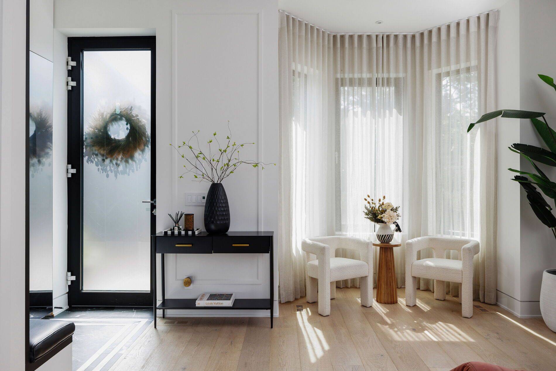 Toronto C01, ON M6J 3B2,17 Lakeview AVE