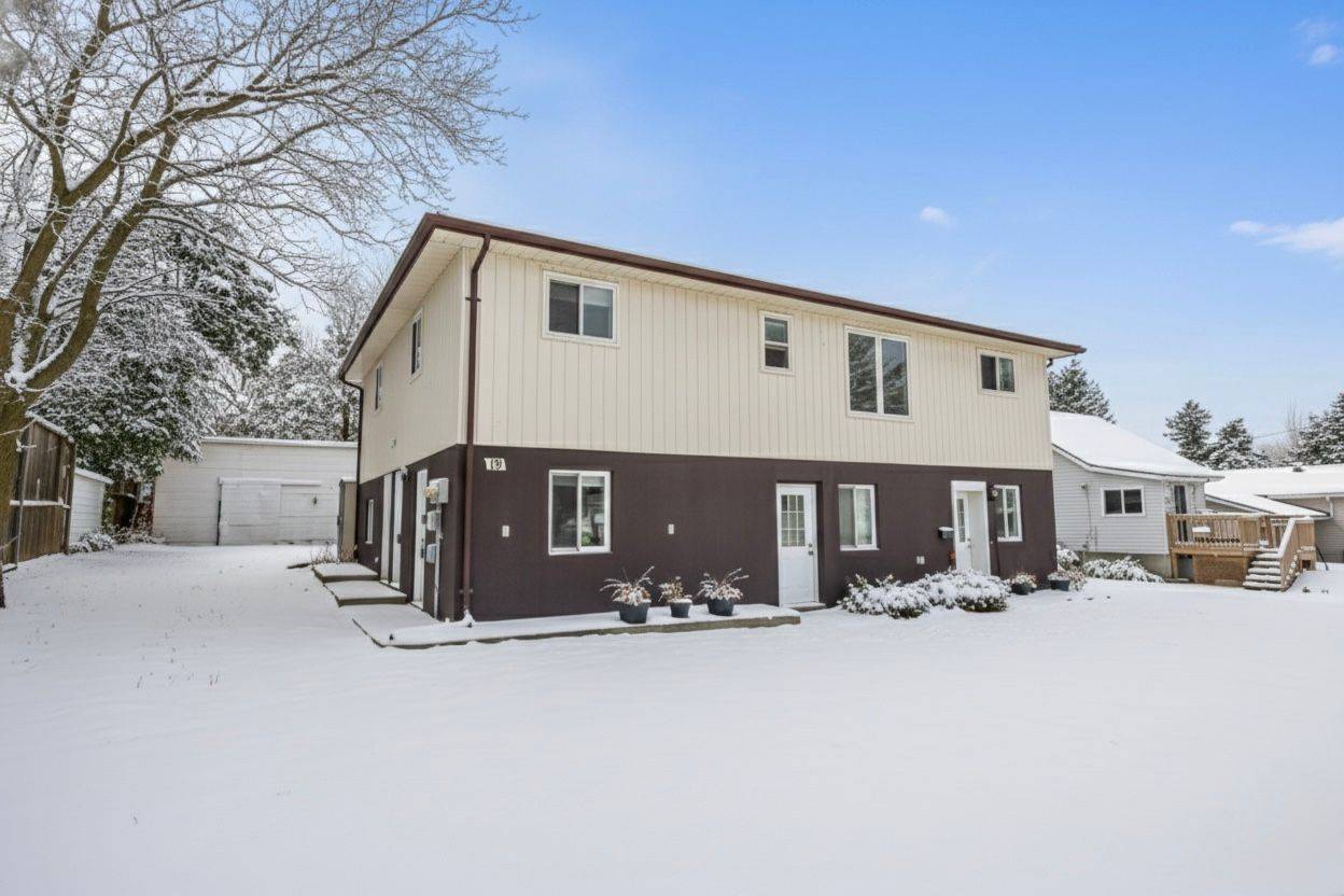 Orillia, ON L3V 3T1,19 South ST