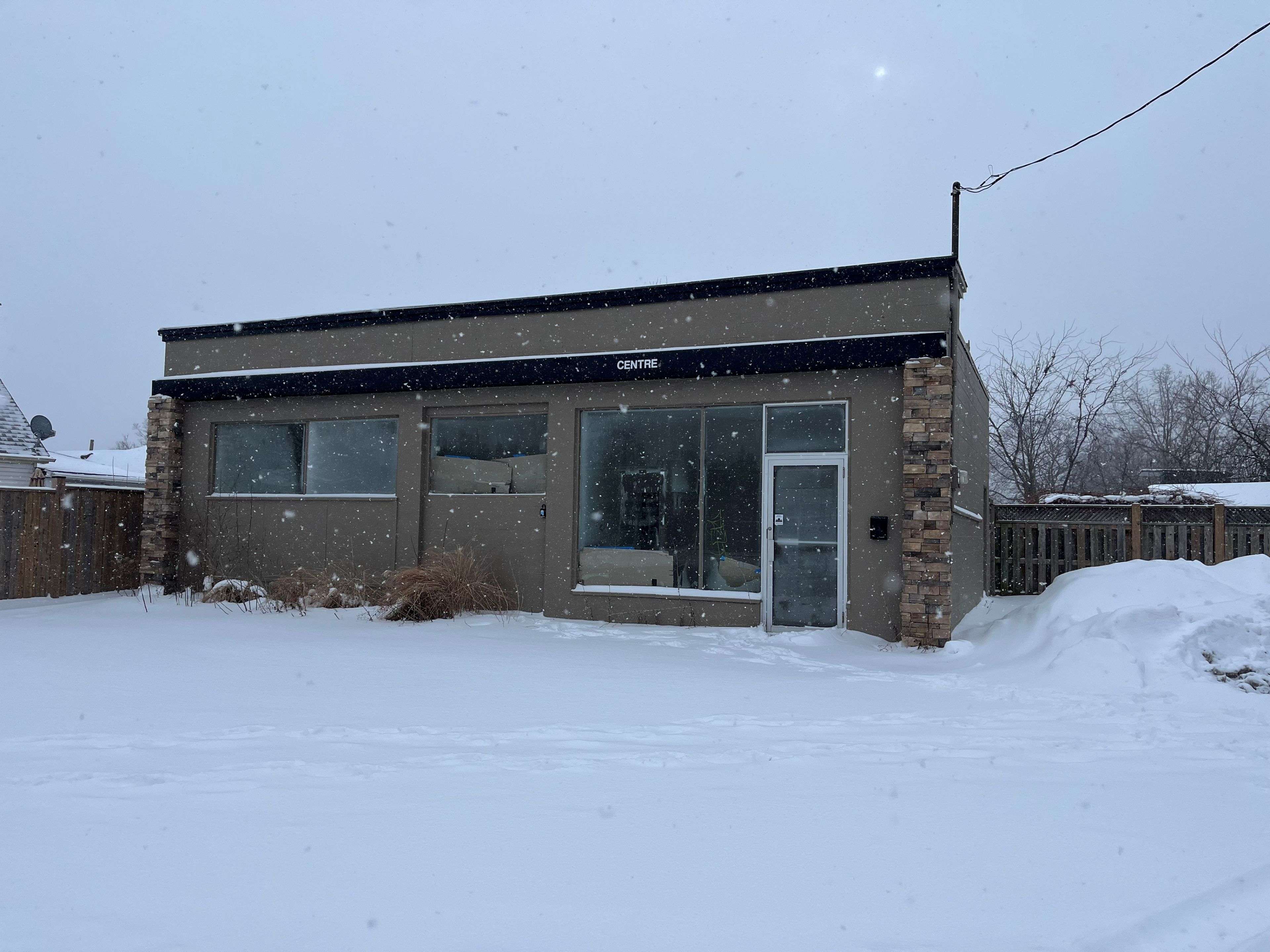 Brantford, ON N3R 2H6,100 Charing Cross ST