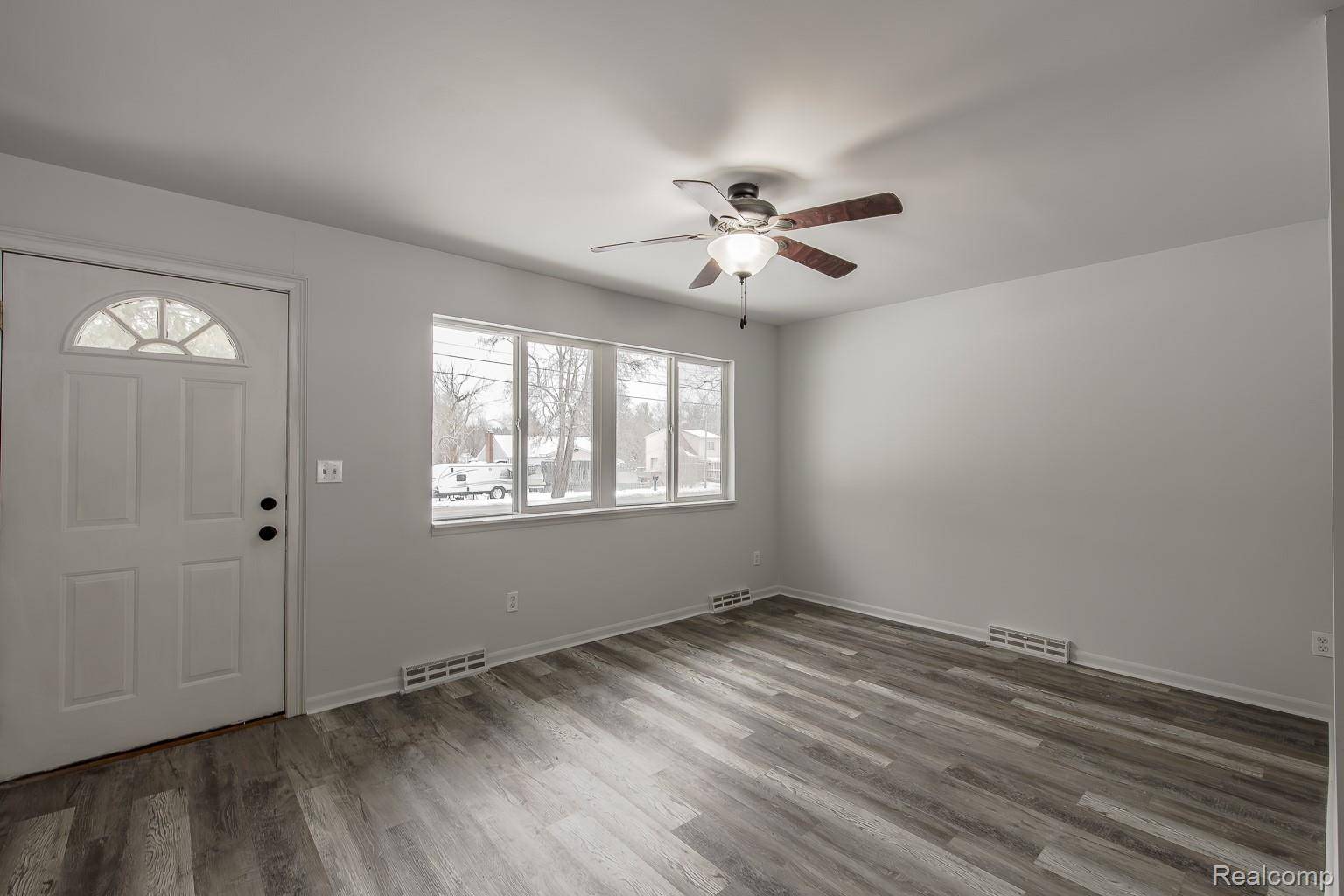 Waterford, MI 48327,6445 Pontiac Lake RD