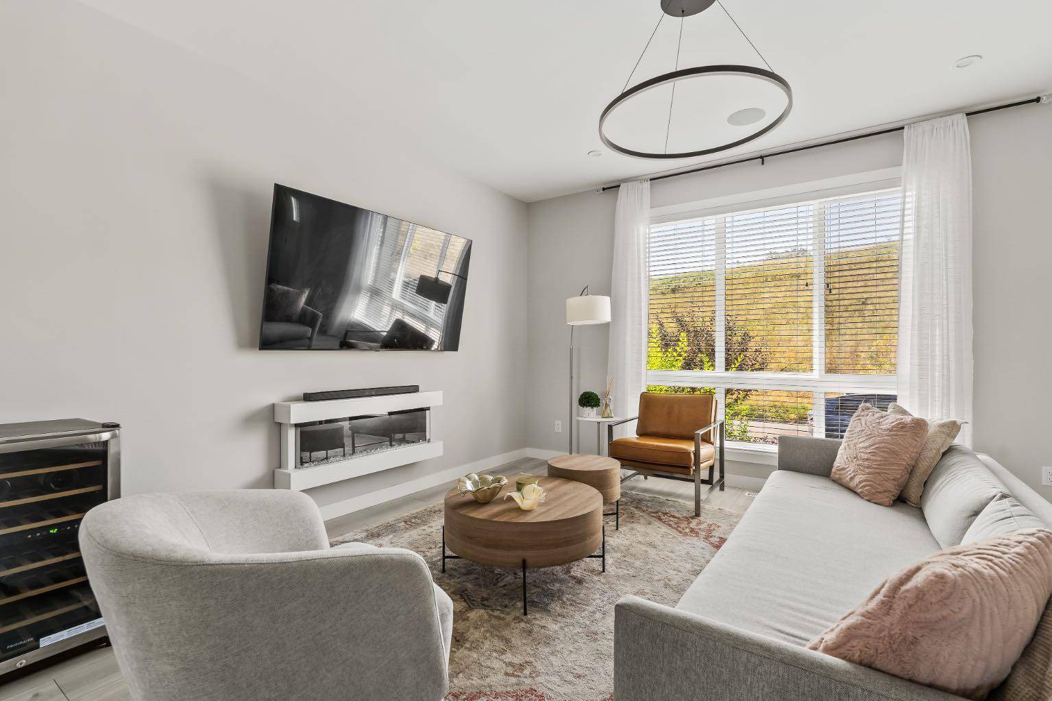 Calgary, AB T3H 6C7,3048 85 ST SW