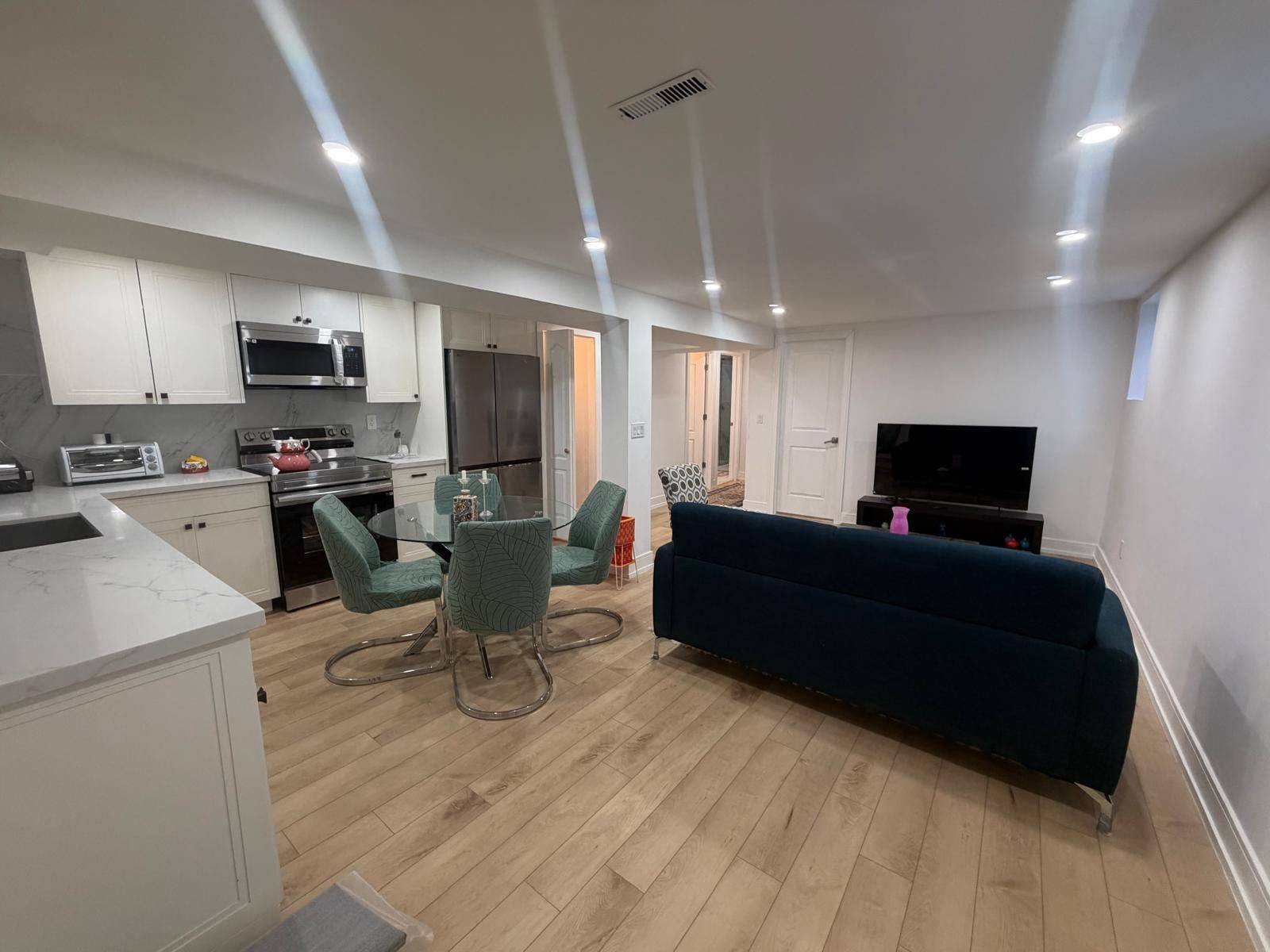 Richmond Hill, ON L4C 5N9,193 Stephen ST #Basement