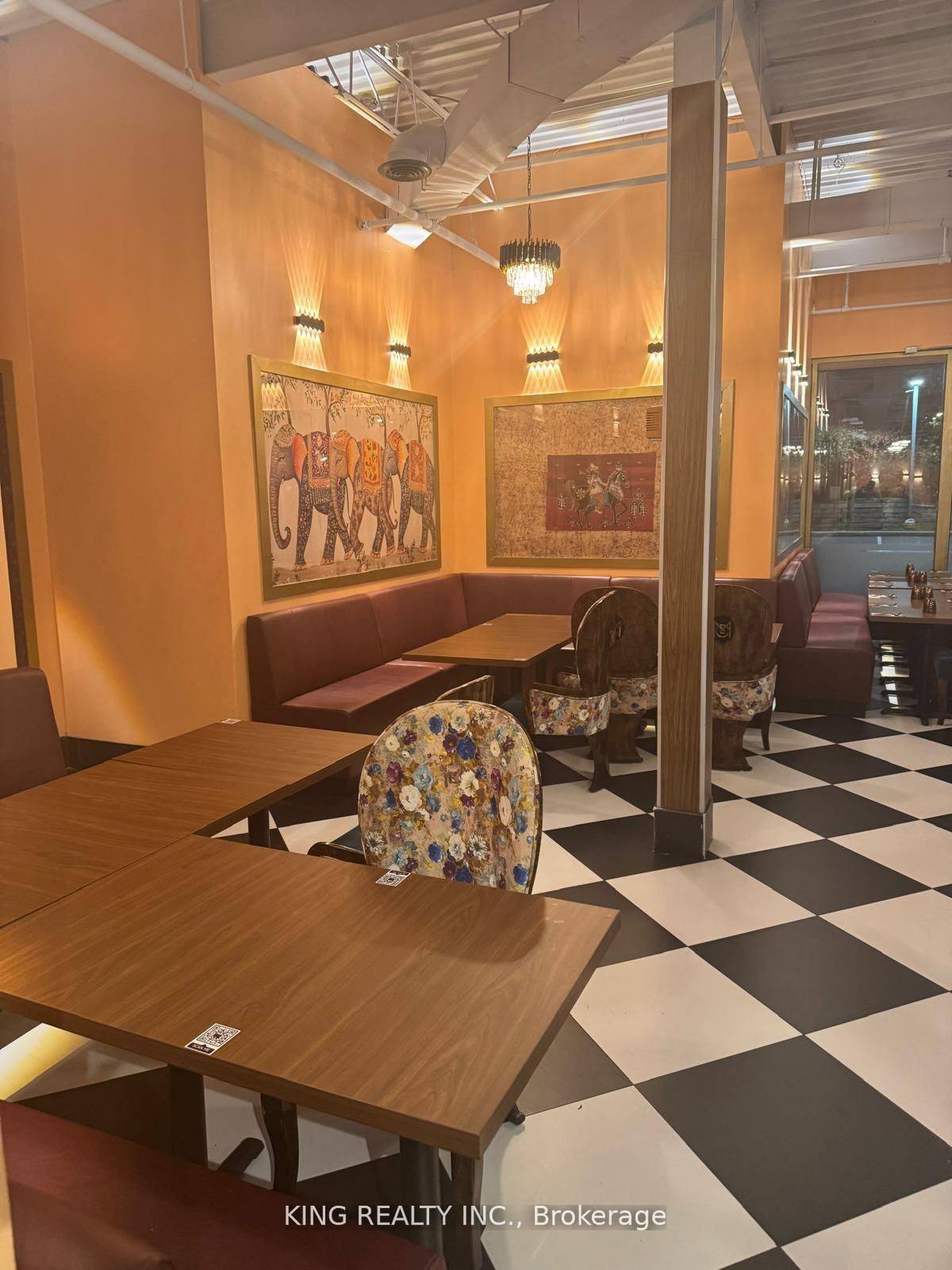 Brampton, ON L6W 3W8,2 County Crt BLVD #R170