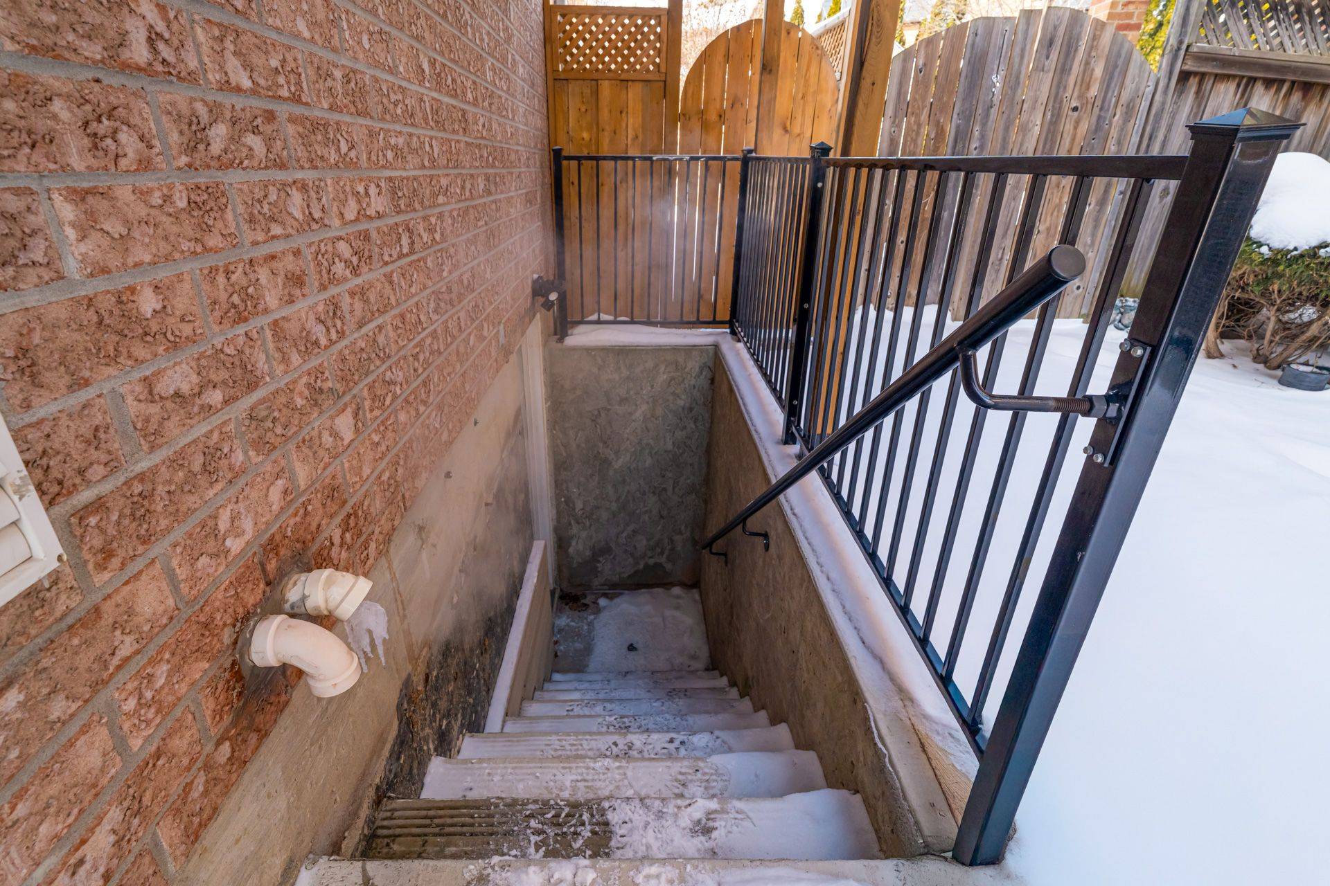 Brampton, ON L6Y 5L2,12 Edmonton ST #(Bsmt)