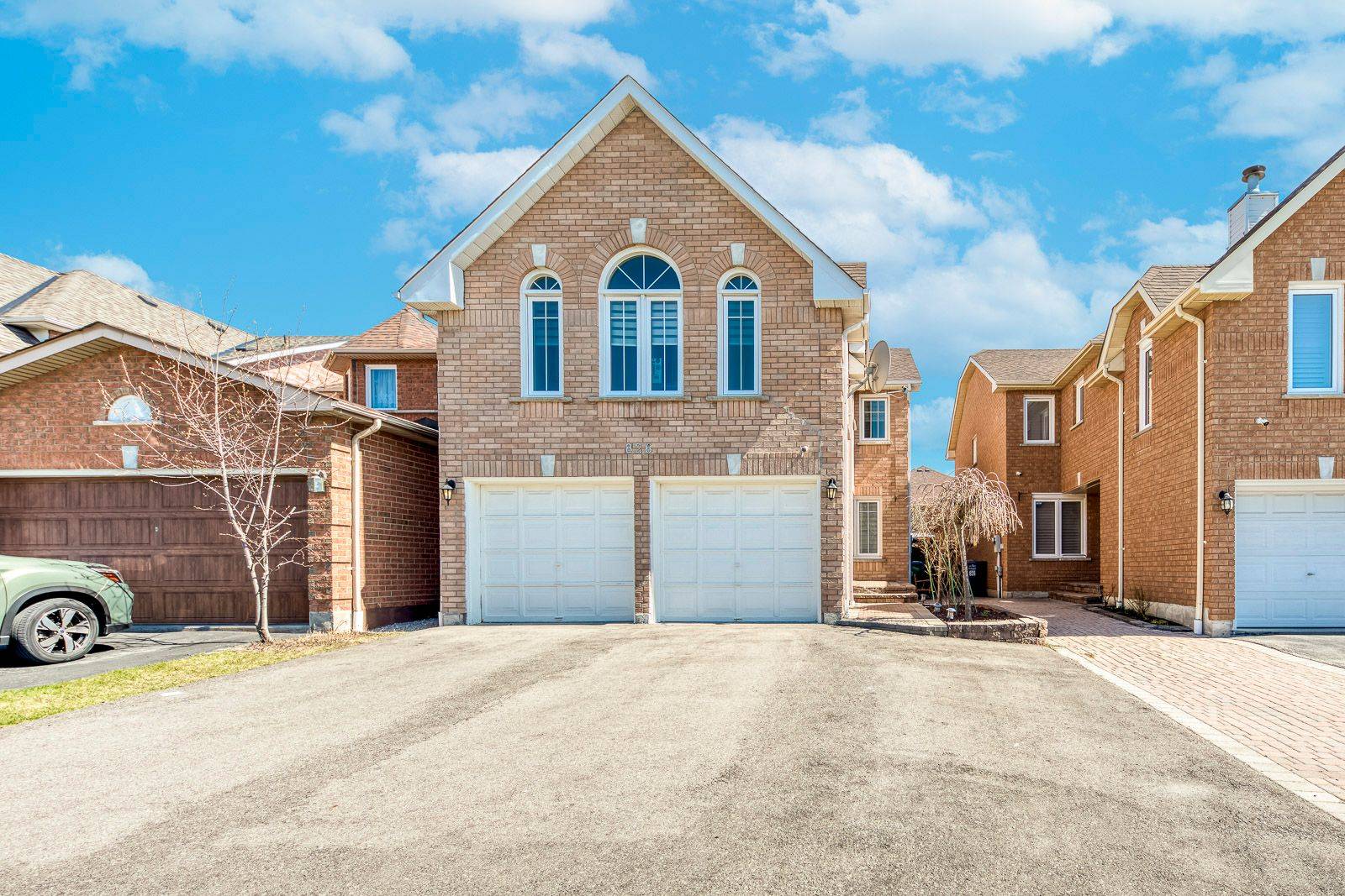 Mississauga, ON L5V 2A5,826 Winterton WAY