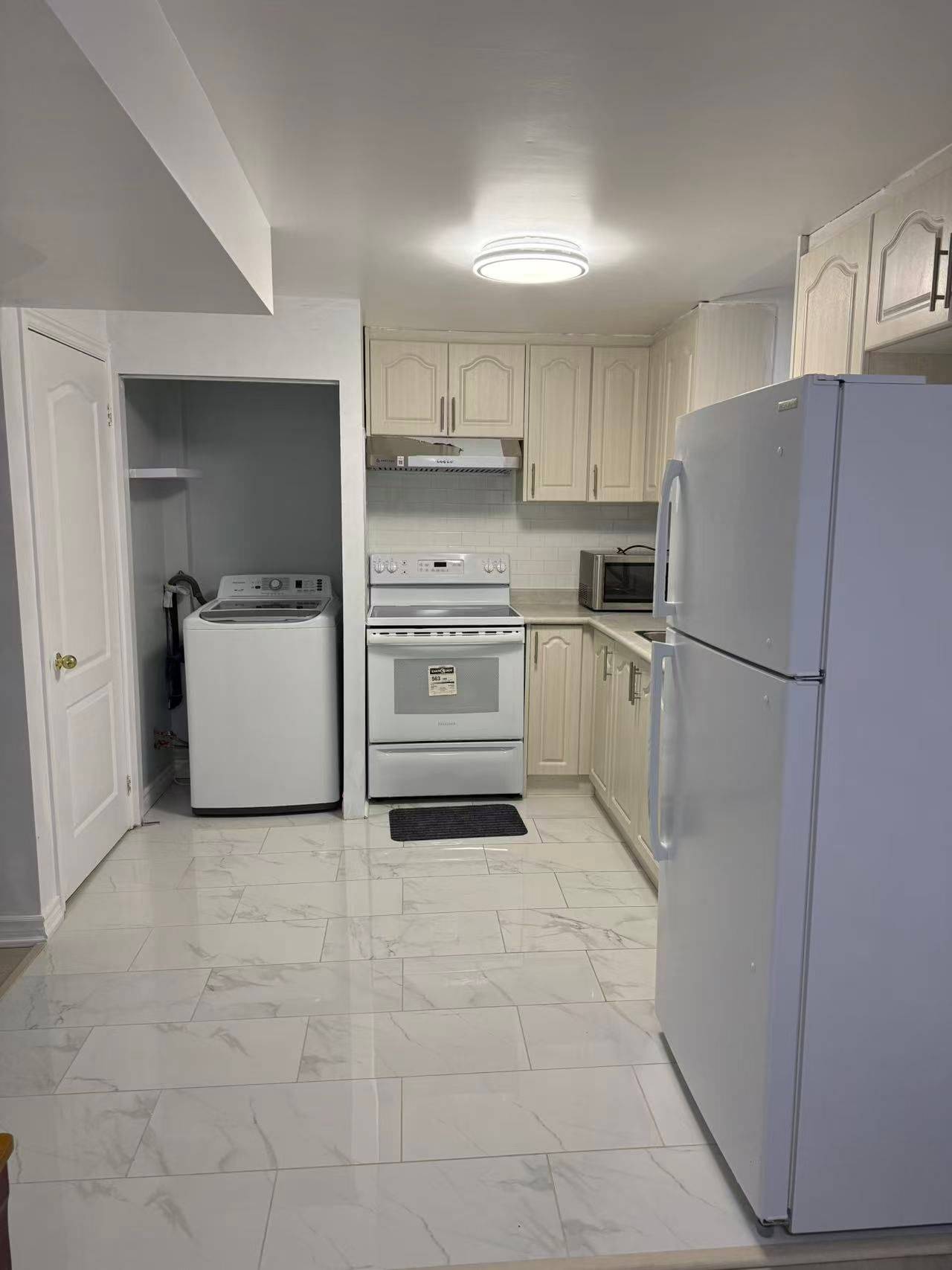 Mississauga, ON L5V 2A5,826 Winterton WAY